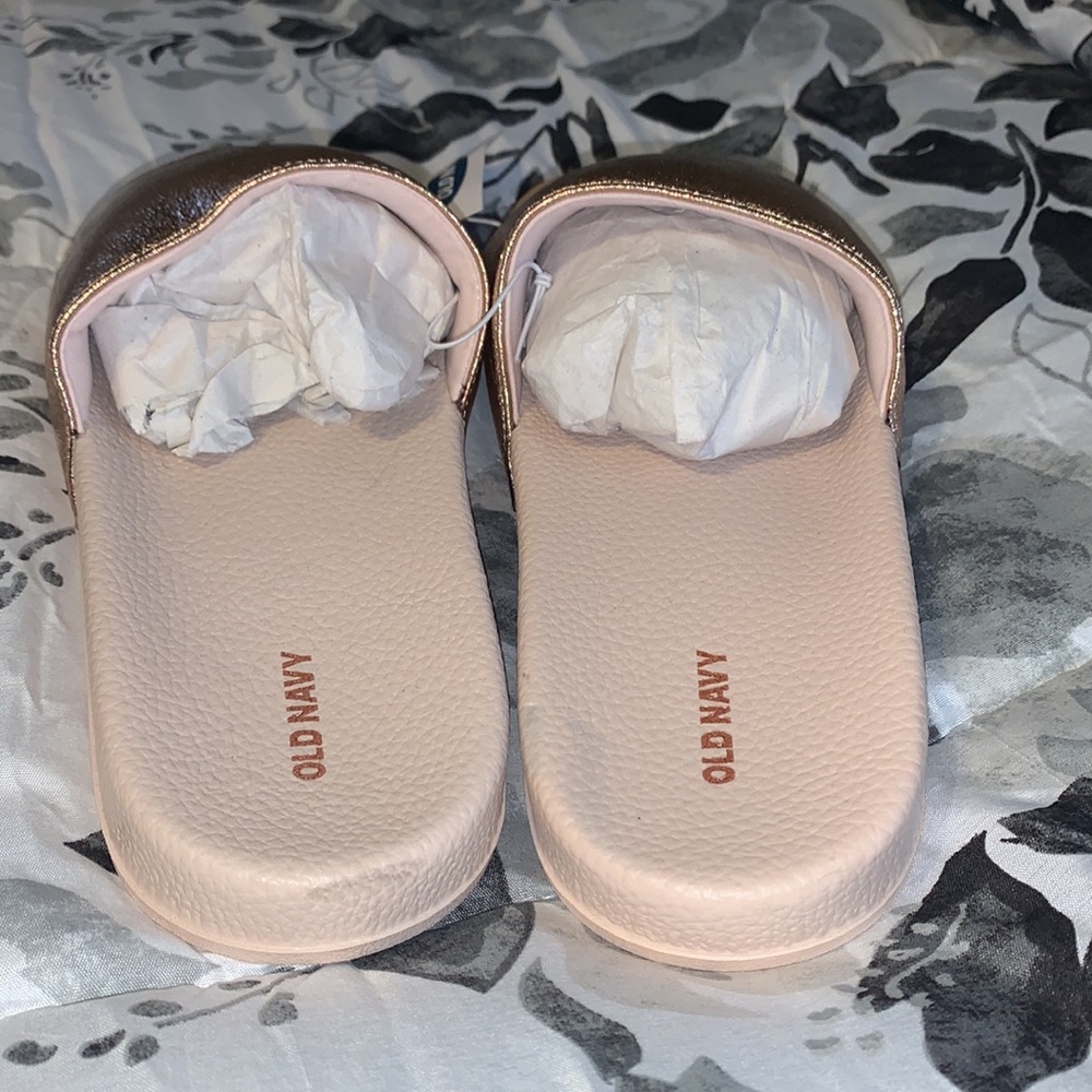 Old Navy Slides - Picture 4 of 5